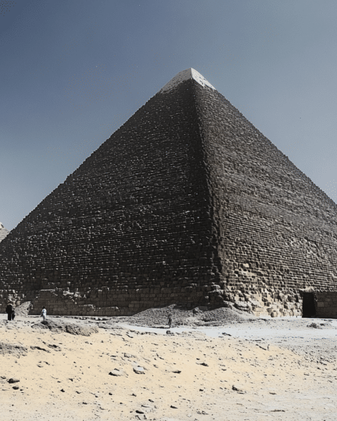 Dog-on-Ancient-Pyramid-Captures-Hearts-Around-the-Globe
